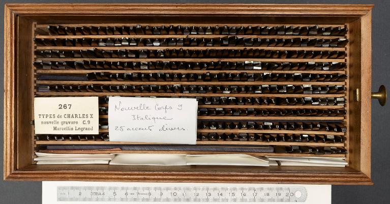 Boîte de poinçons typographiques : Marcellin-Legrand nouvelle gravure corps 9