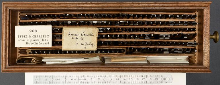 Boîte de poinçons typographiques : Marcellin-Legrand nouvelle gravure corps 10