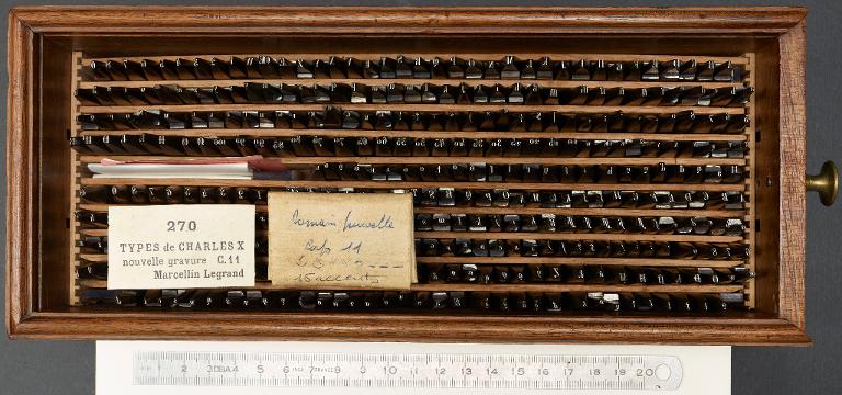 Boîte de poinçons typographiques : Marcellin-Legrand nouvelle gravure corps 11