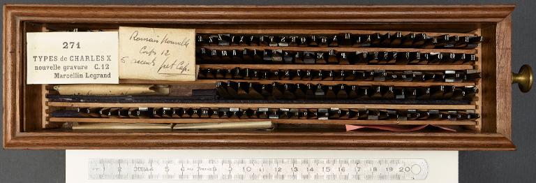 Boîte de poinçons typographiques : Marcellin-Legrand nouvelle gravure corps 12