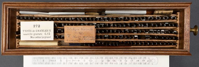 Boîte de poinçons typographiques : Marcellin-Legrand nouvelle gravure corps 12