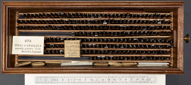 Boîte de poinçons typographiques : Marcellin-Legrand nouvelle gravure corps 13