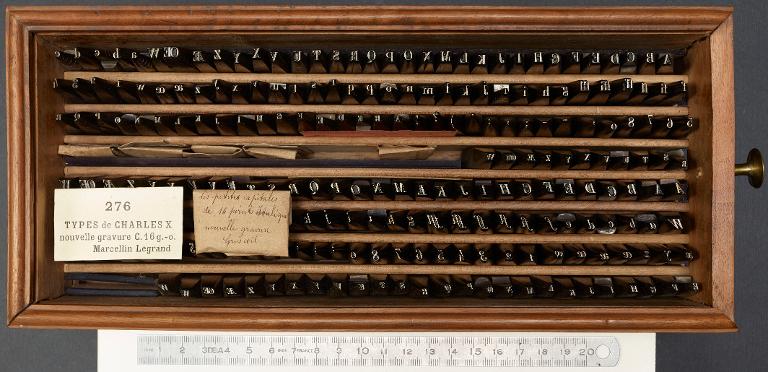 Boîte de poinçons typographiques : Marcellin-Legrand nouvelle gravure corps 16