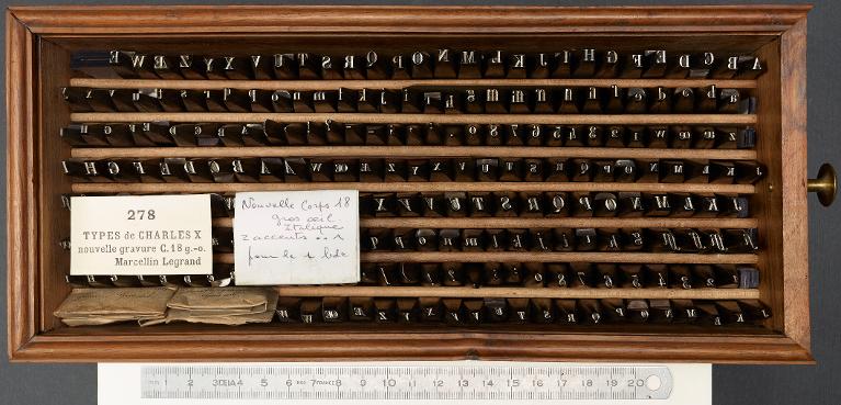 Boîte de poinçons typographiques : Marcellin-Legrand nouvelle gravure corps 18