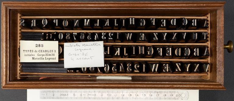 Boîte de poinçons typographiques : Marcellin-Legrand, initiales
