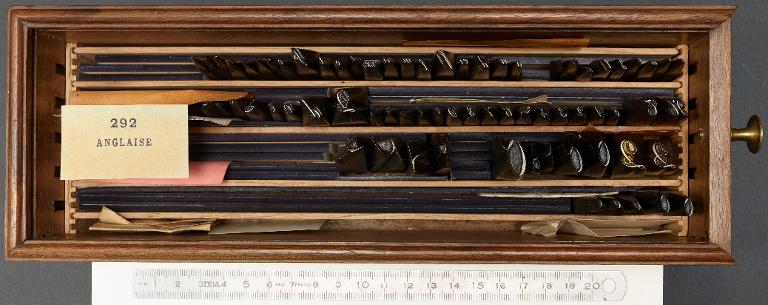 Boîte de poinçons typographiques : anglaise Didot