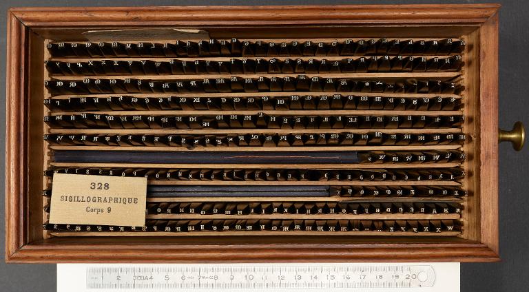 Poinçons typographiques : sigillographie corps 9 (1er corps)