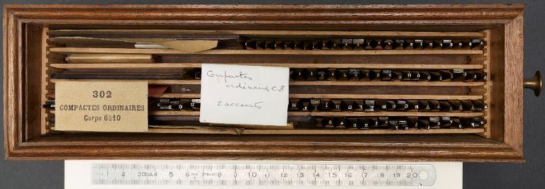 Poinçons typographiques : compacte ordinaire corps 6/7