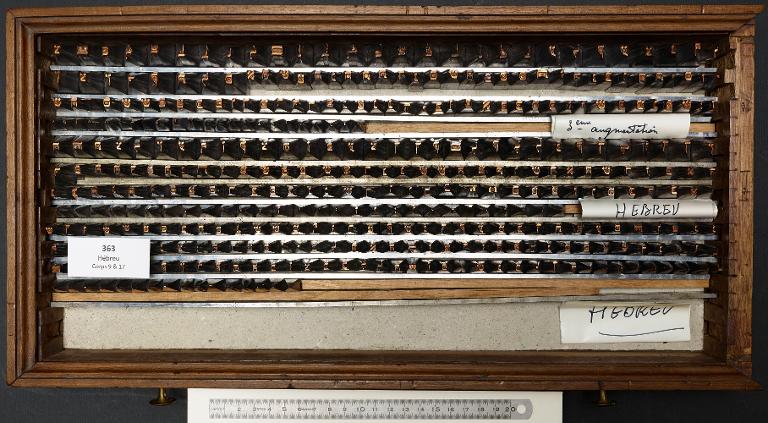 Boîte de poinçons typographiques : hébreu