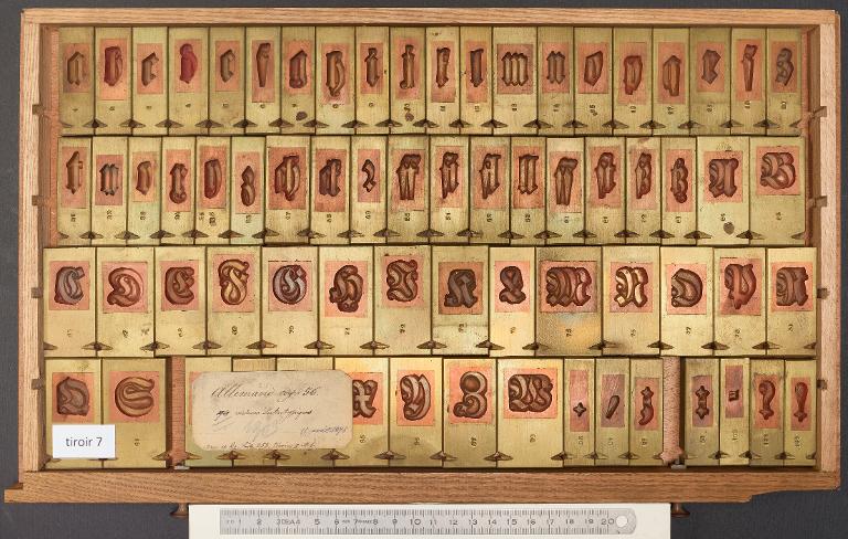 Tiroir de matrices : allemand corps 56