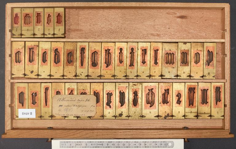 Tiroir de matrices : allemand corps 56