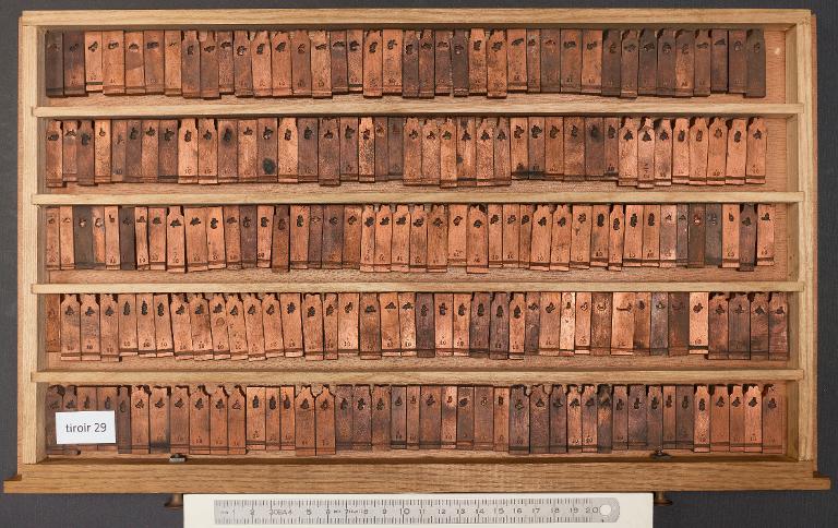 Tiroir de matrices : arabe d'Euclide corps 22