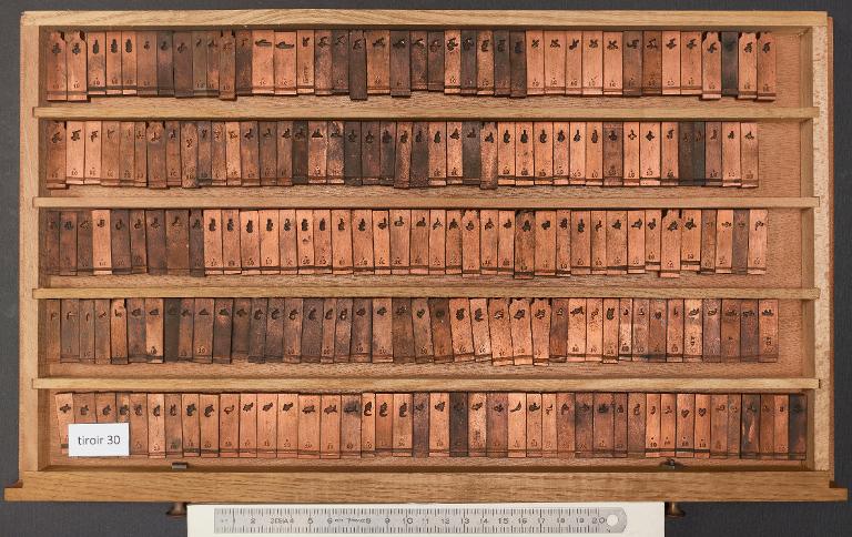 Tiroir de matrices : arabe d'Euclide corps 22