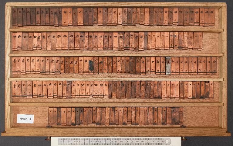 Tiroir de matrices : arabe d'Euclide corps 22