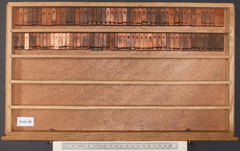 Tiroir de matrices : arabe maghrébin corps 17