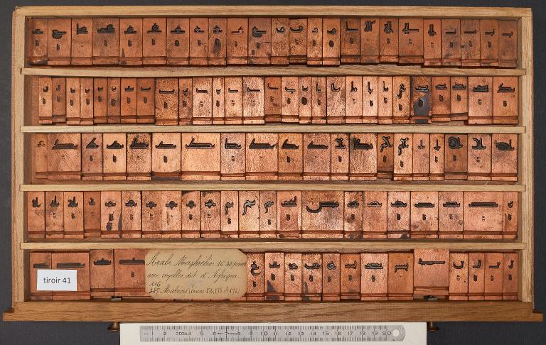 Tiroir de matrices : arabe maghrébin corps 40