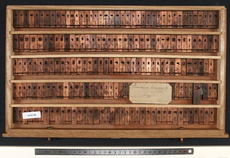 Tiroir de matrices : birman corps 18