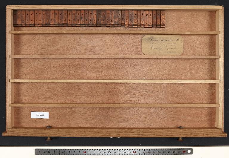 Tiroir de matrices : bougi corps 16