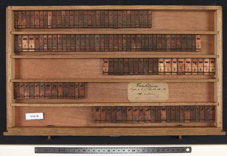 Tiroir de matrices : khmer mul corps 18