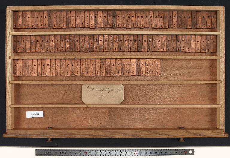 Tiroir de matrices : copte memphitique corps 9