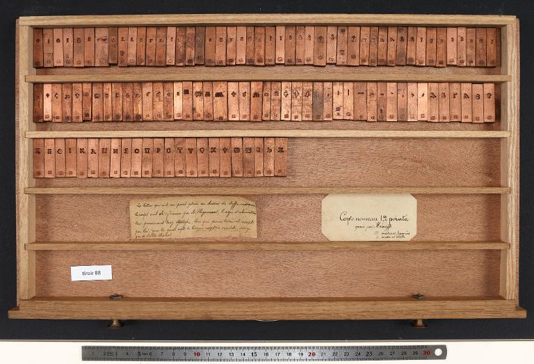 Tiroir de matrices : copte memphitique minuscule corps 12