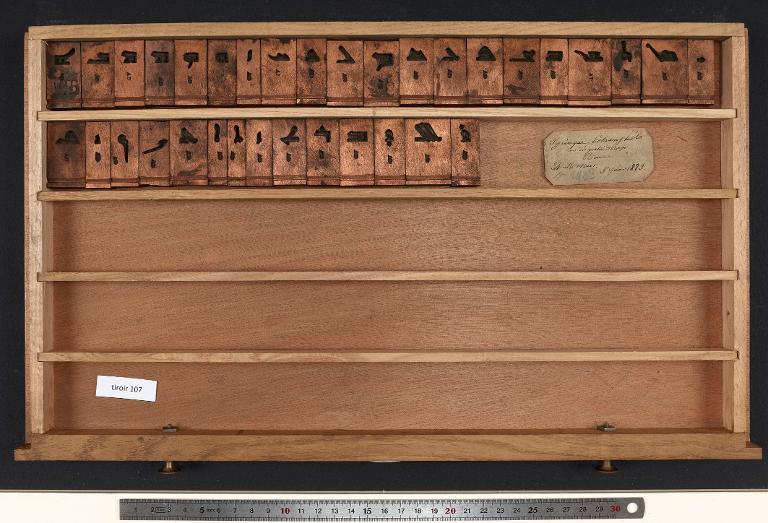 Tiroir de matrices : estrangélo sans désignation de corps