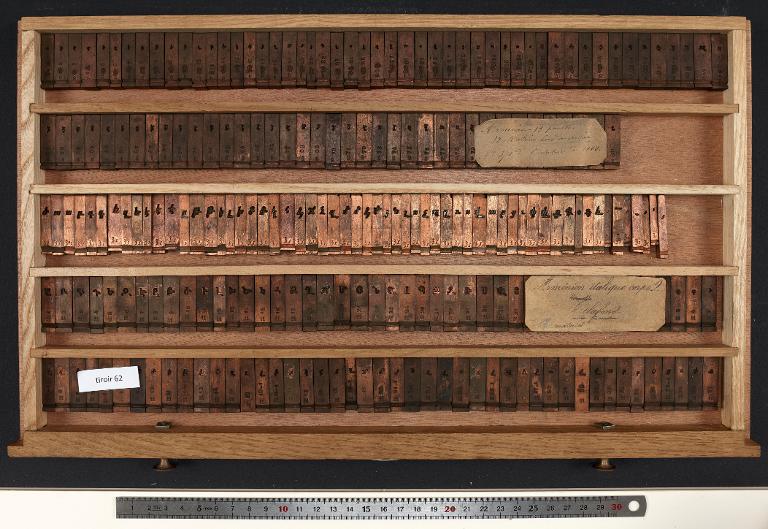 Matrices : arménien cursif corps 9