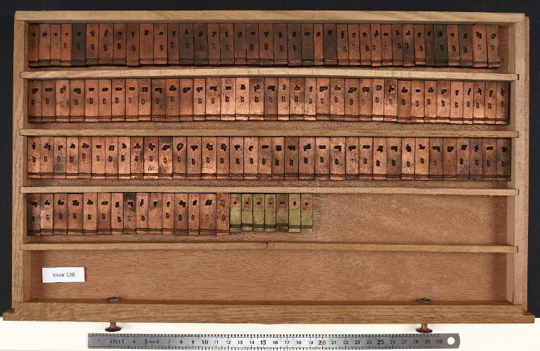Tiroir de matrices : géorgien ecclésiastique sans désignation de corps