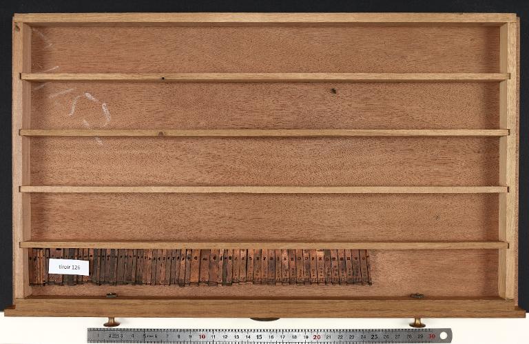 Tiroir de matrices : grec du Roi corps 9