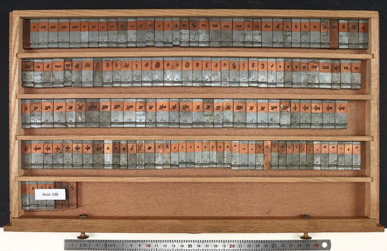 Tiroir de matrices : grec du Roi corps 14