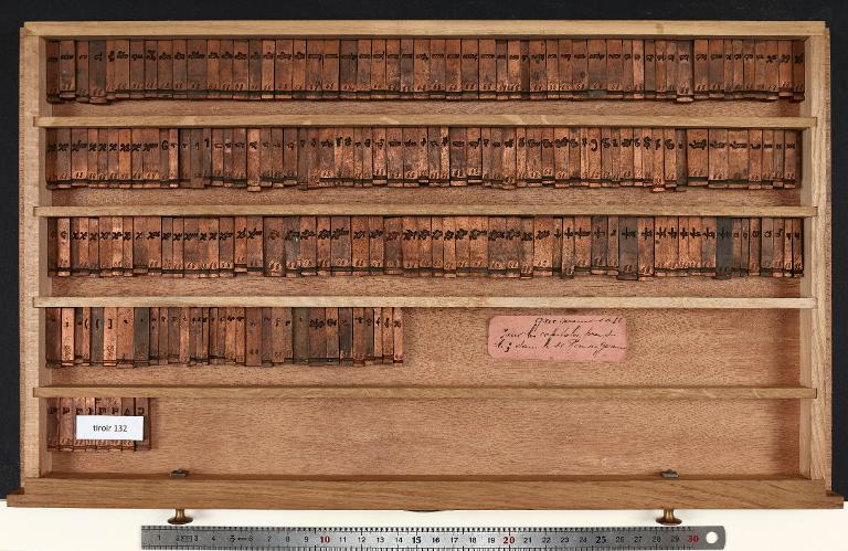 Tiroir de matrices : grec du Roi corps 16