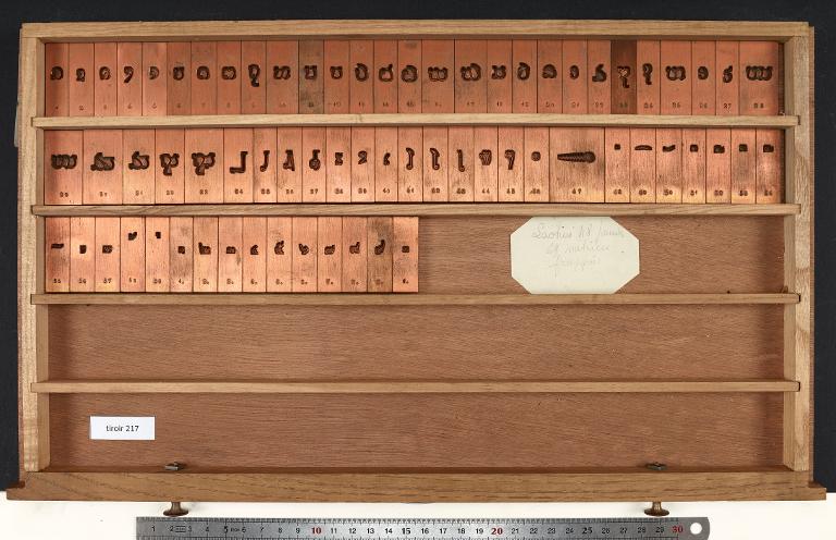 Tiroir de matrices : laotien corps 48