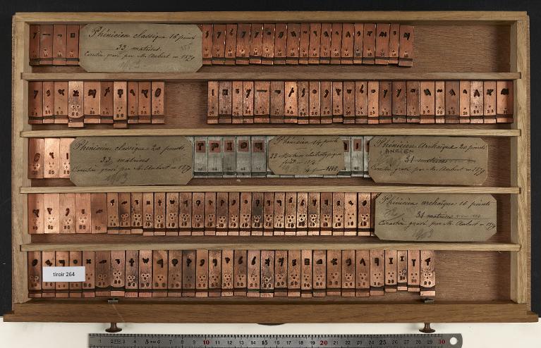 Tiroir de matrices : phénicien, phénicien classique et phénicien archaïque