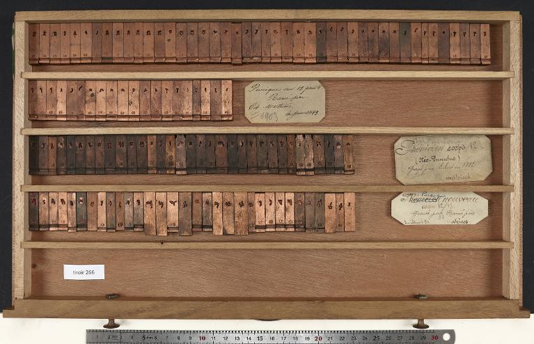 Tiroir de matrices : punique et néo-punique