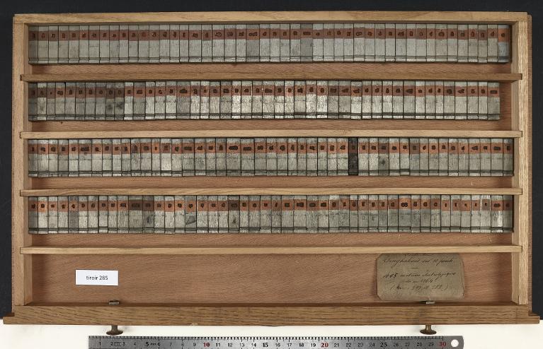 Tiroir de matrices : singhalais corps 10