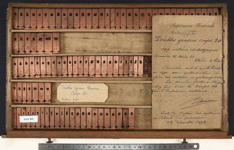 Tiroir de matrices : double grasse corps 20 , romain