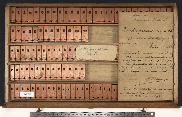 Tiroir de matrices : double grasse corps 24 , romain