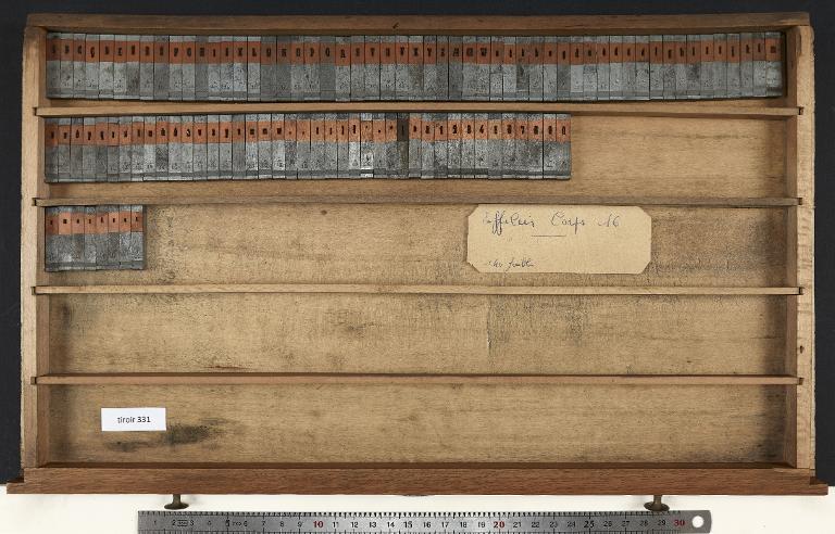 Tiroir de matrices : éclairée effilée