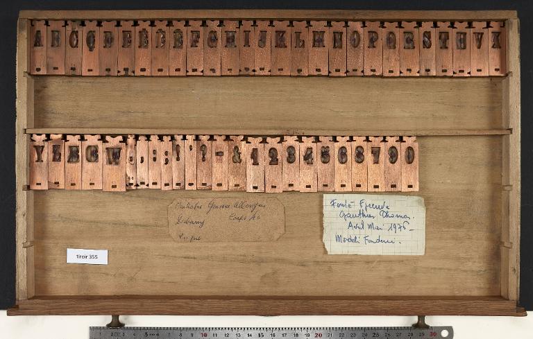 Tiroir de matrices : grasse allongée corps 40 , initiale