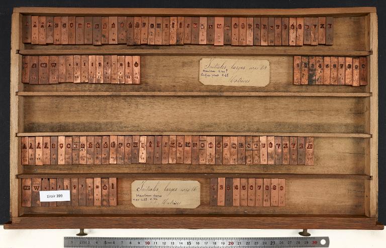 Tiroir de matrices : large , initiale