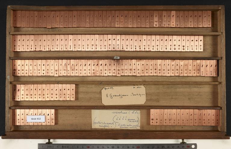 Tiroir de matrices : Grandjean corps 8