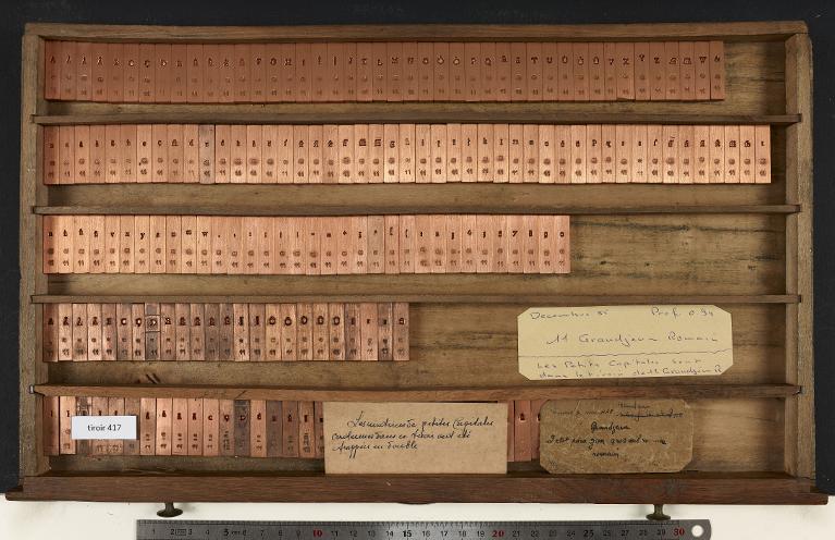 Tiroir de matrices : Grandjean corps 11 , romain