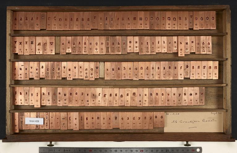 Tiroir de matrices : Grandjean corps 16 , romain
