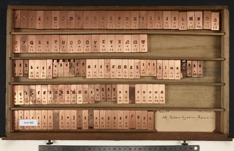 Tiroir de matrices : Grandjean corps 18 , romain