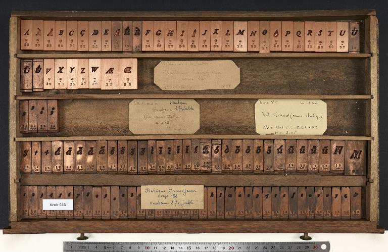 Tiroir de matrices : Grandjean corps 32