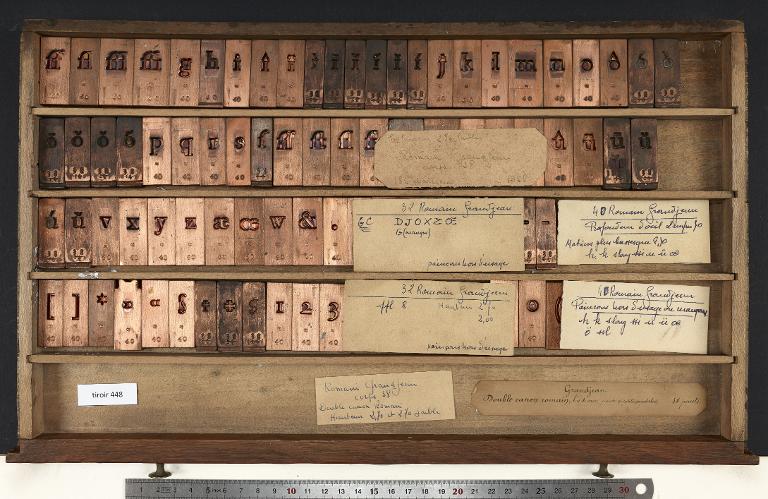 Tiroir de matrices : Grandjean corps 40 , romain