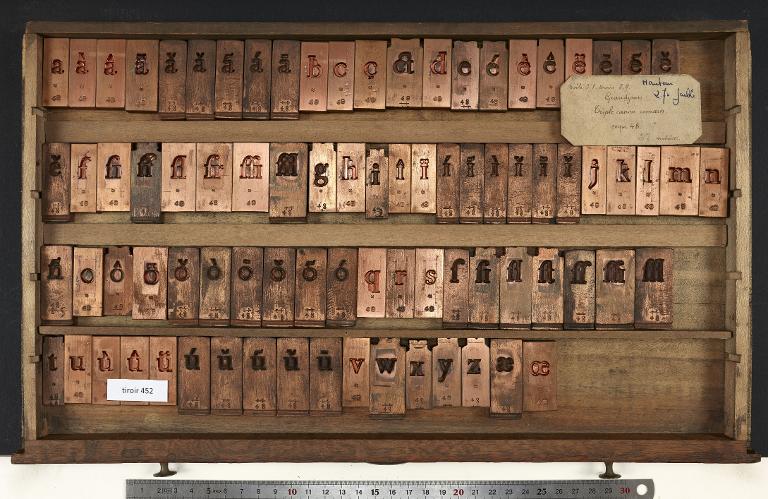 Tiroir de matrices : Grandjean corps 48 , romain