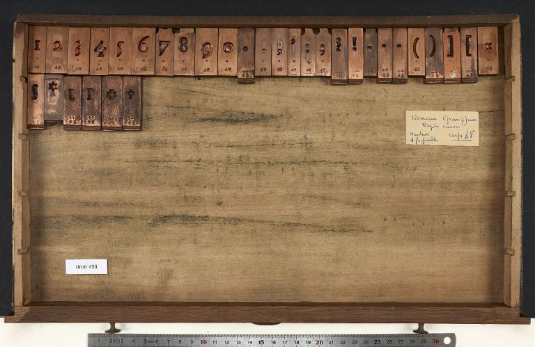 Tiroir de matrices : Grandjean corps 48 , romain