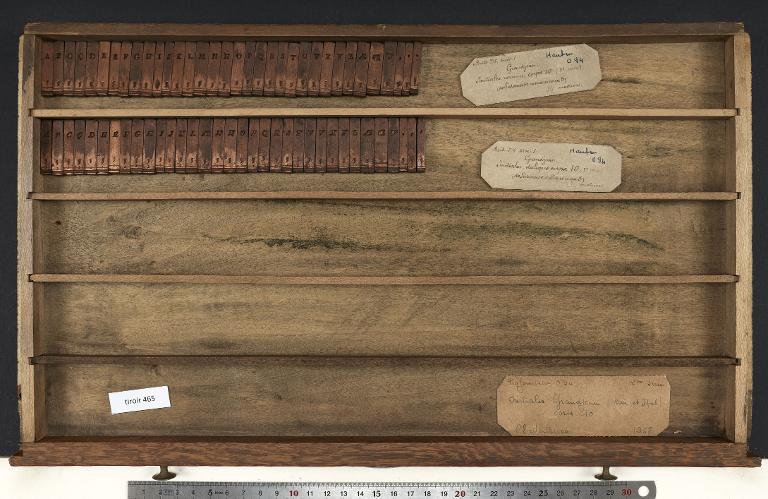 Tiroir de matrices : Grandjean , initiale