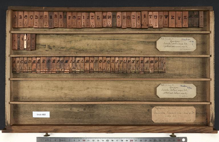 Tiroir de matrices : Grandjean , initiale
